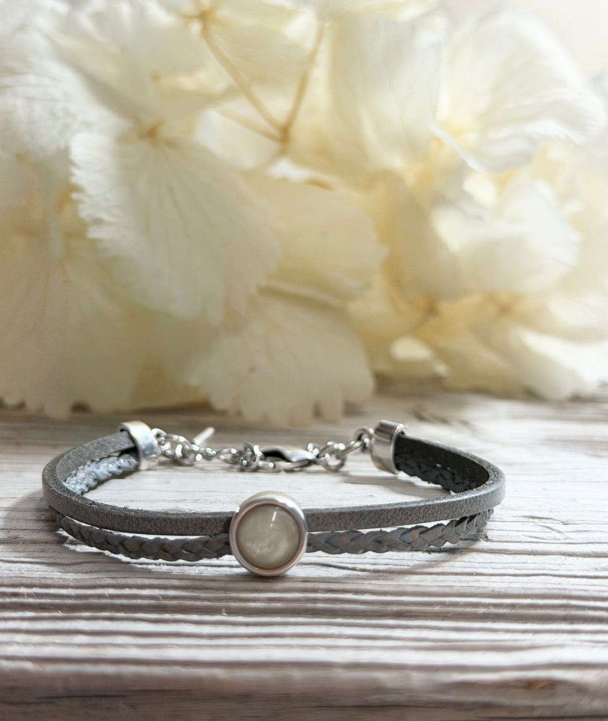 Armband Fleur mit Cremefarbenen Cabochon