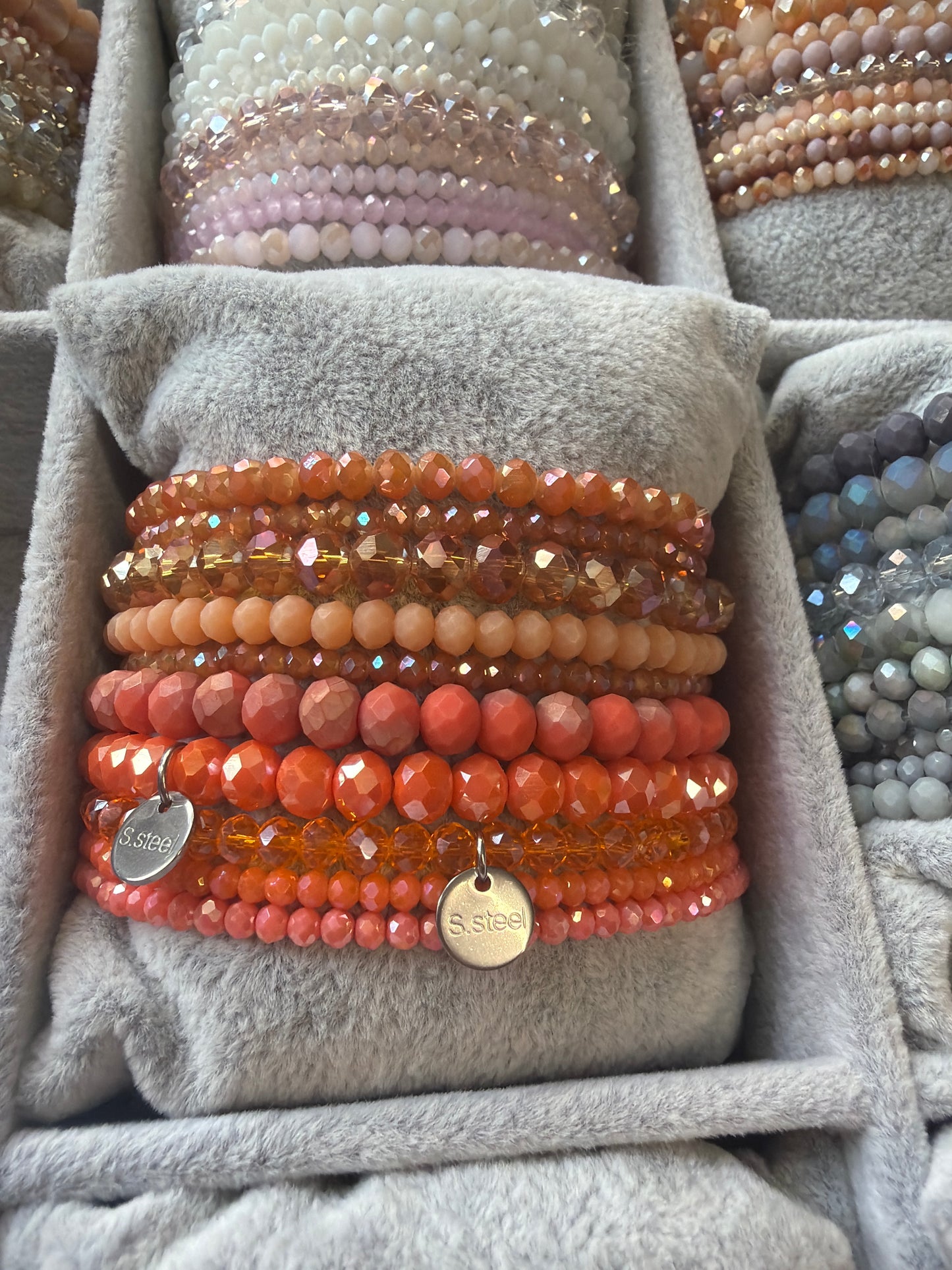 Schmuck Armbänder 10 Stück im Set  farblich sortiert