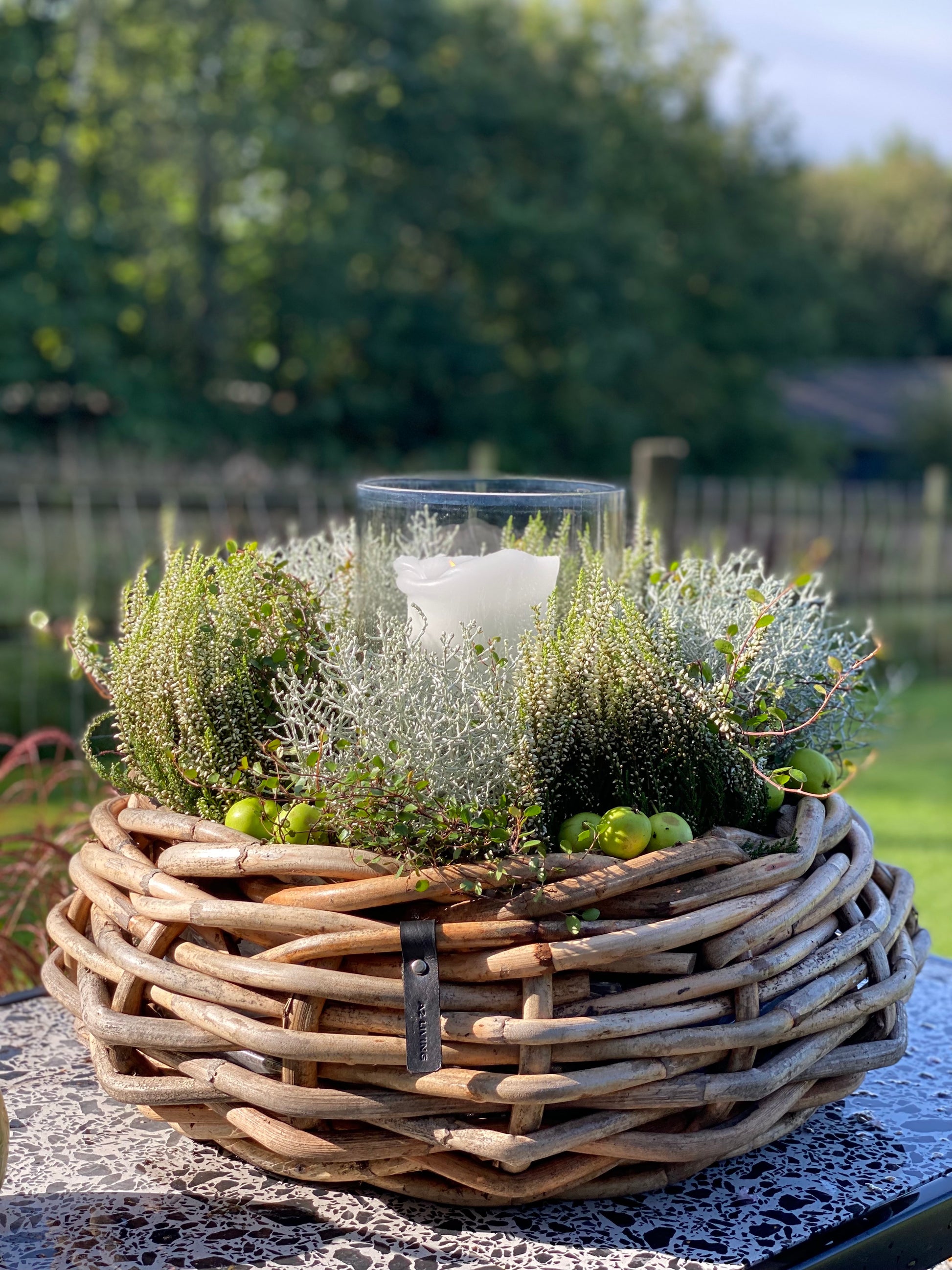 haba zelt blumenkranz A2 Rattan Korb / Pflanzschale Bowl Klein:Ø36 x H17 cm von A2 Living – Blumen Hansen Sylt