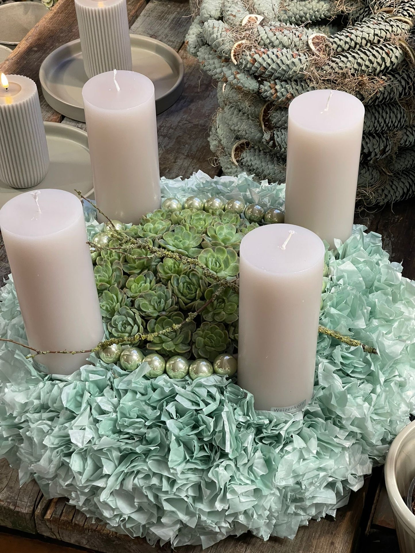 Adventskranz "Imke" Seidenpapier Mint mit Sukulenten