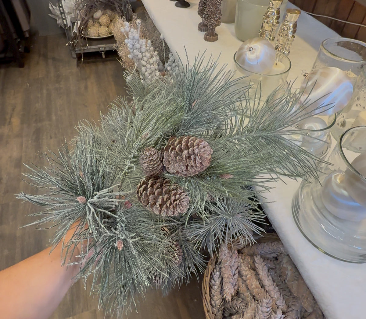 Kiefernzweig Seidenblume