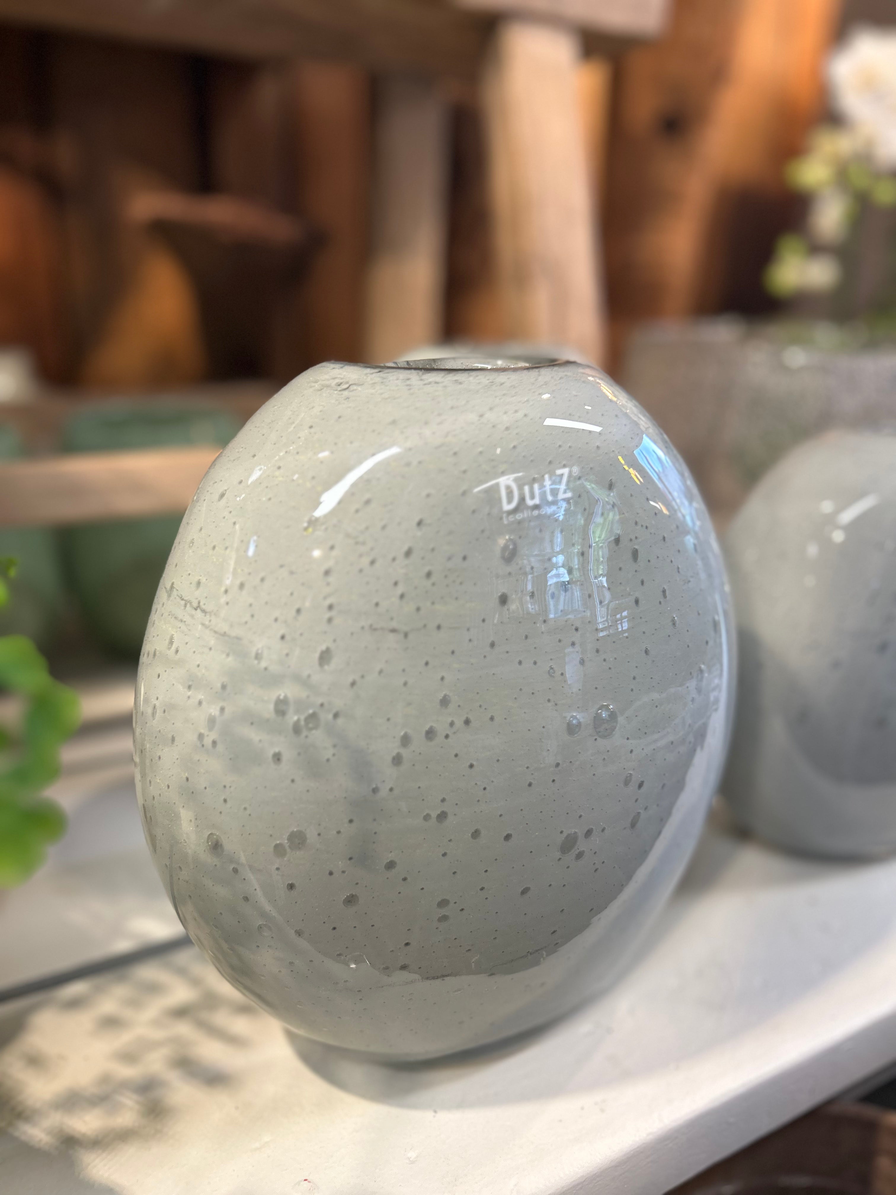 Ovali Vase in Hellgrau mit Blasen