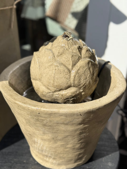 Gartenkunst Wasserspiel Artischockenzapfen
