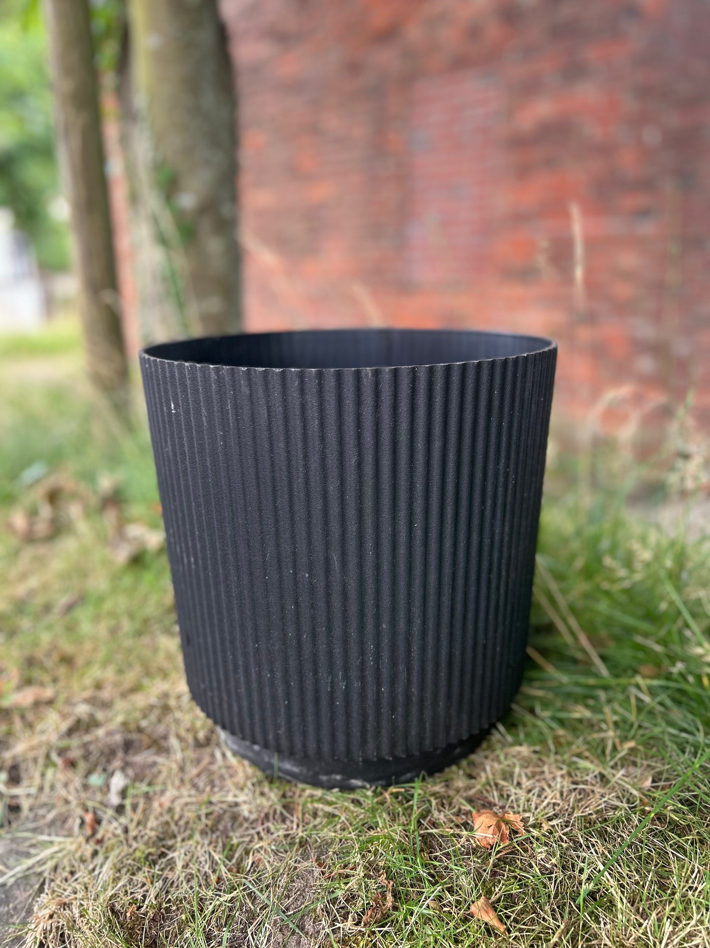 Outdoor Übertopf Ronja in Braun  Mint oder schwarz  (2. Wahl)