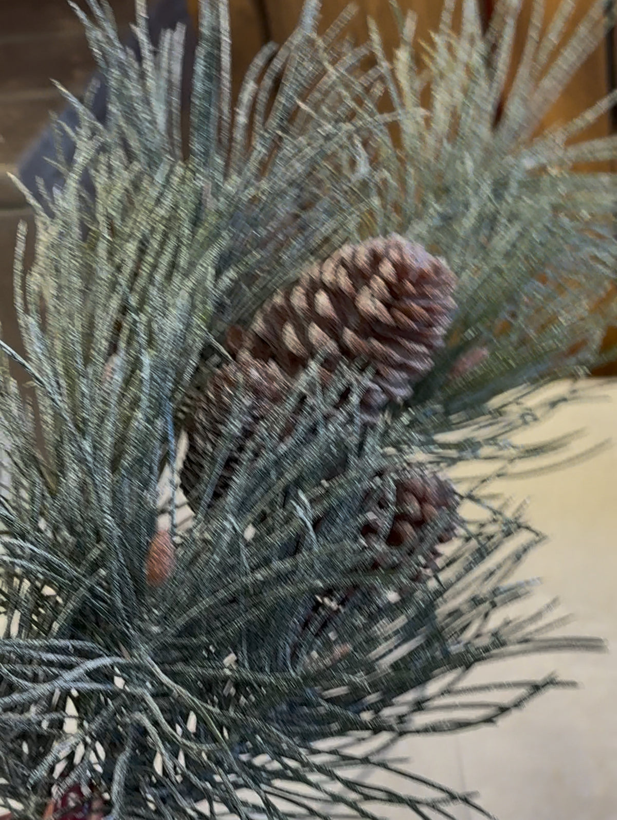 Kiefernzweig Seidenblume