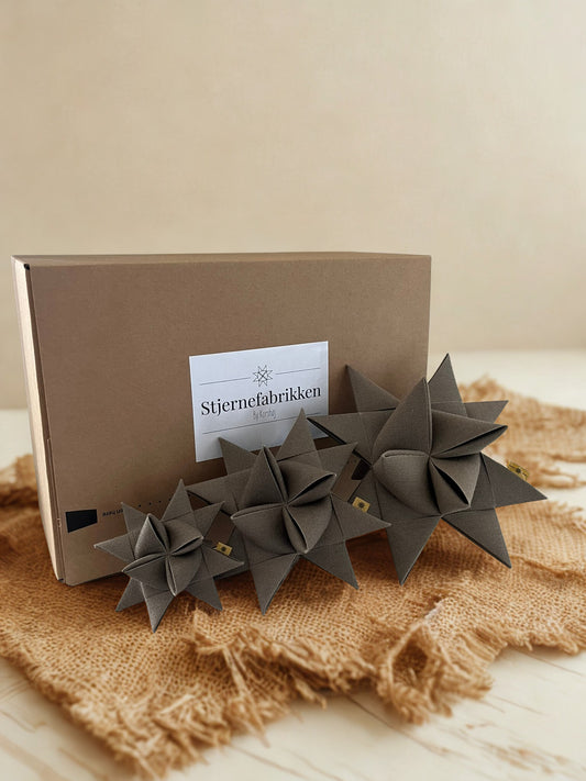 Advents Geschenk Box mit drei Sternen in Taupe (Lieferung anfang Oktober)