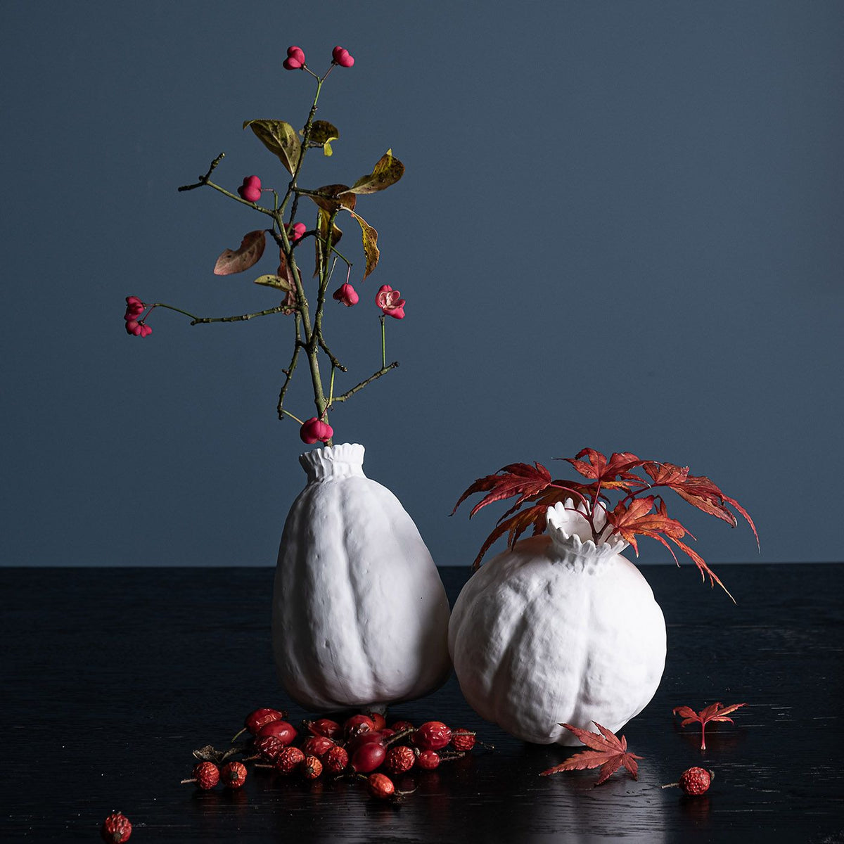 Fructus Vase aus feinstem Knochenporzellan in zwei Formen