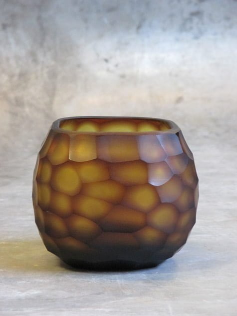 Glas Quadratische Vase aus geschliffenem Glas bernsteinfarben von O4Home