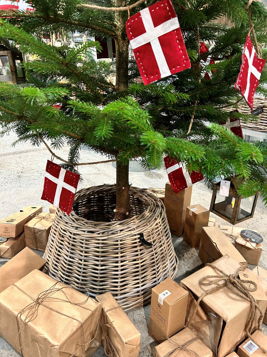 Rattankorb für Weihnachtsbäume (Versand erfolgt anfang November)