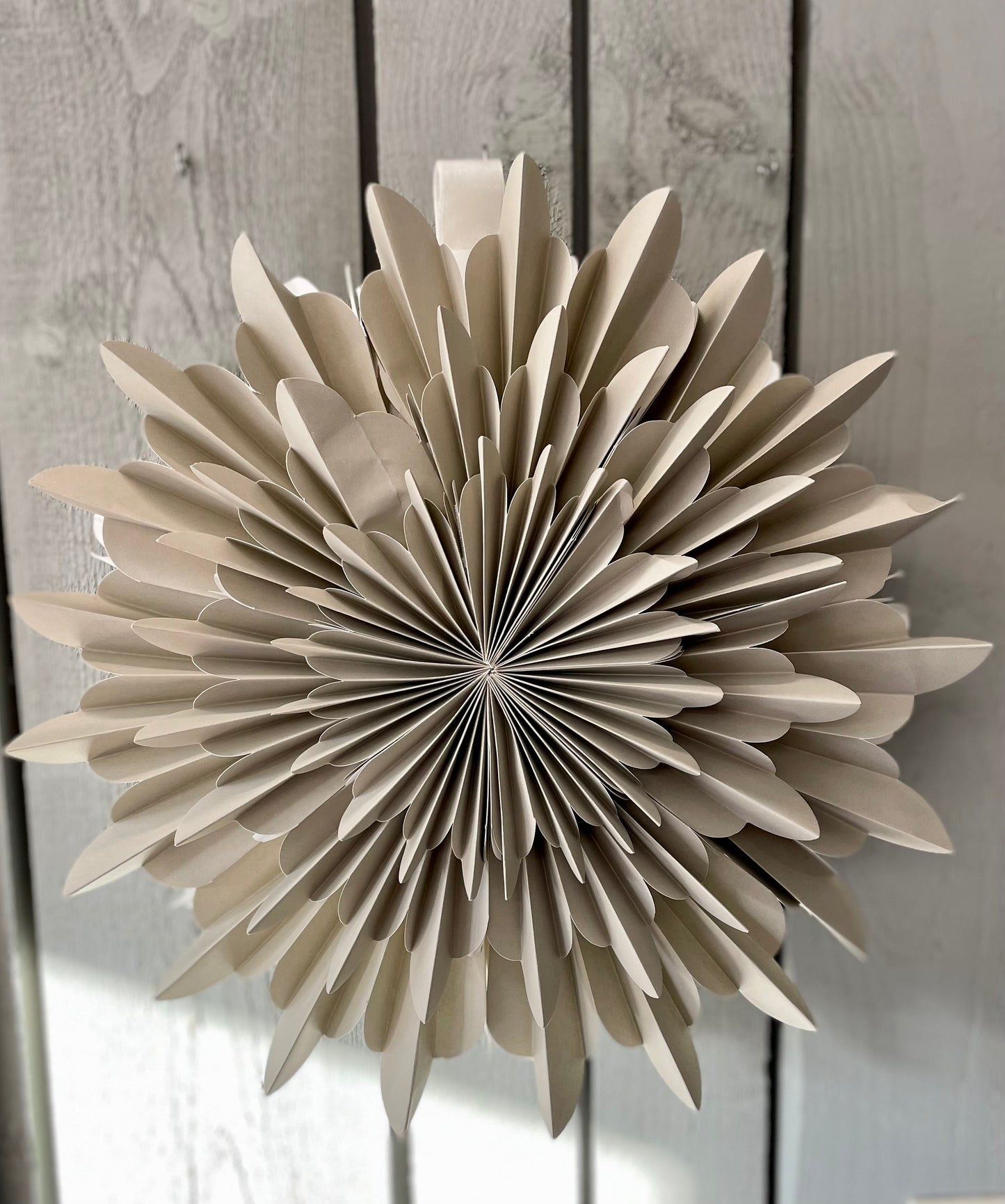 Papiersterne Spiky aus Schweden