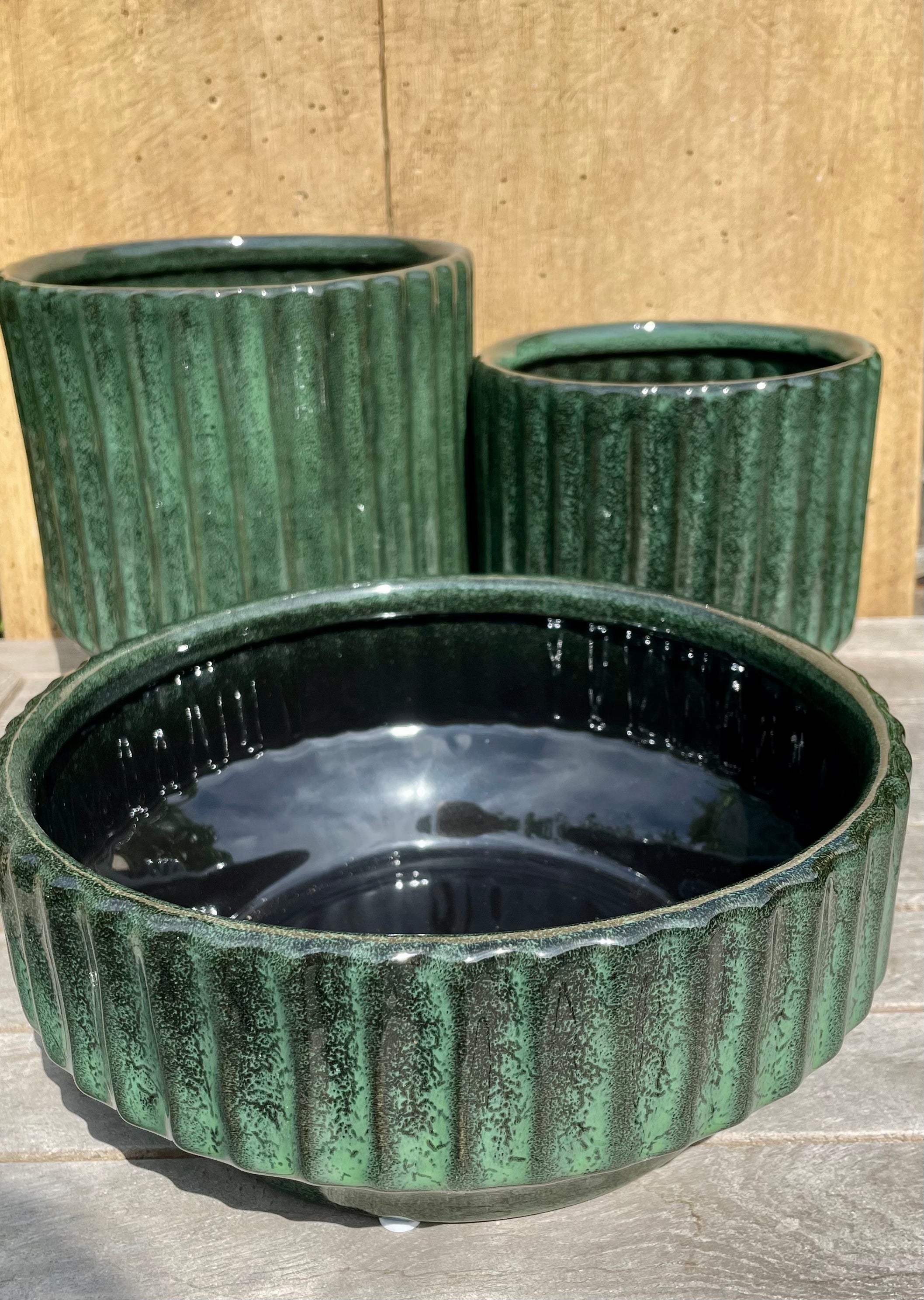 Dunkelgrüne glasierte Keramik Schale